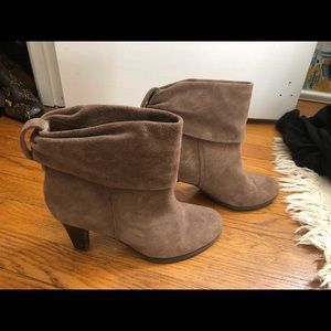 ✨LIKE NEW. BCBG Tan suede booties.